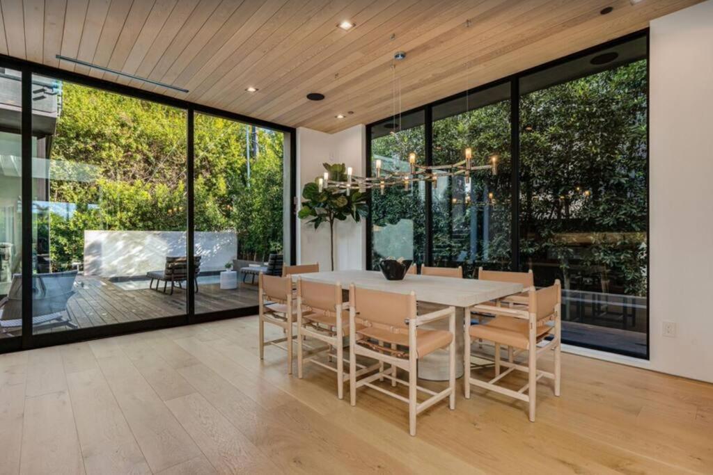 Modern, Resort-Style Home In West Hollywood Лос-Анджелес Екстер'єр фото